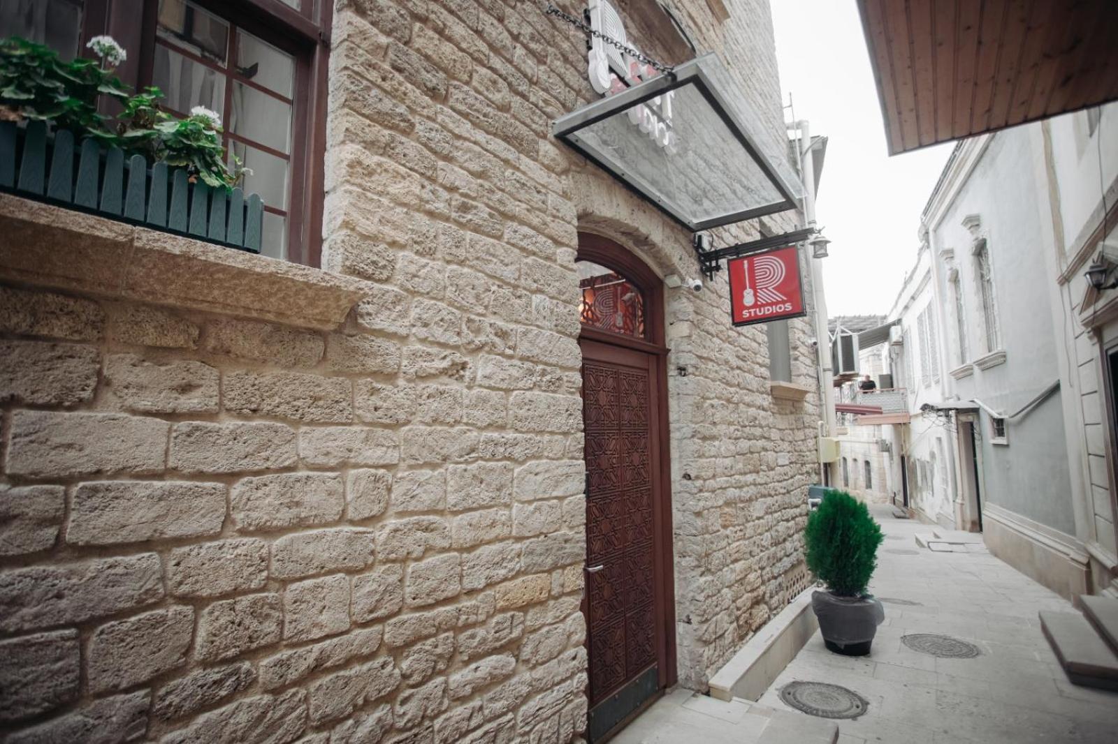 R Studios Old Baku Extérieur photo